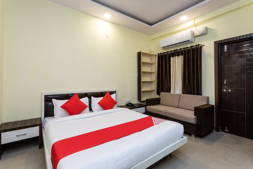 OYO 77954 Flagship Hotel Utsav Inn, Rajender Nagar, Indore