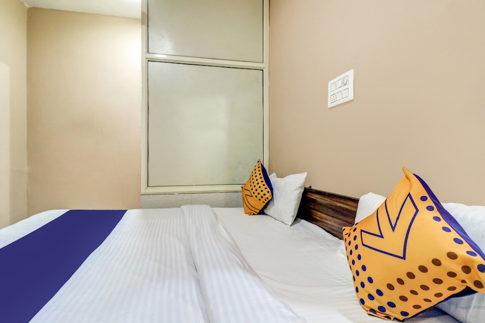 SPOT ON FAR319 Royal King Guest House , Faridabad, Faridabad