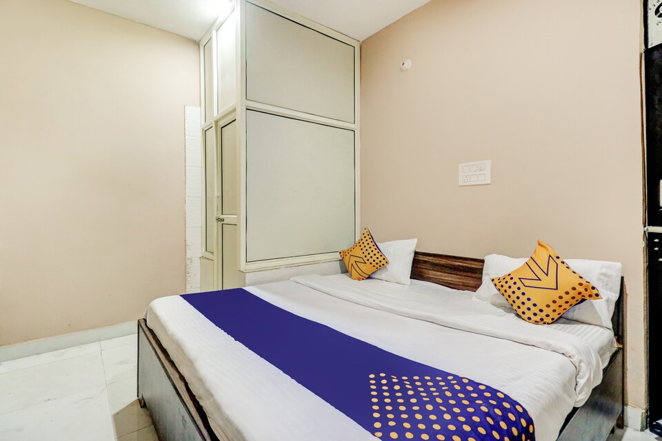 SPOT ON FAR319 Royal King Guest House , Faridabad, Faridabad
