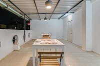 Super Hotel O Saraswati Niwas Vadgaon Budruk