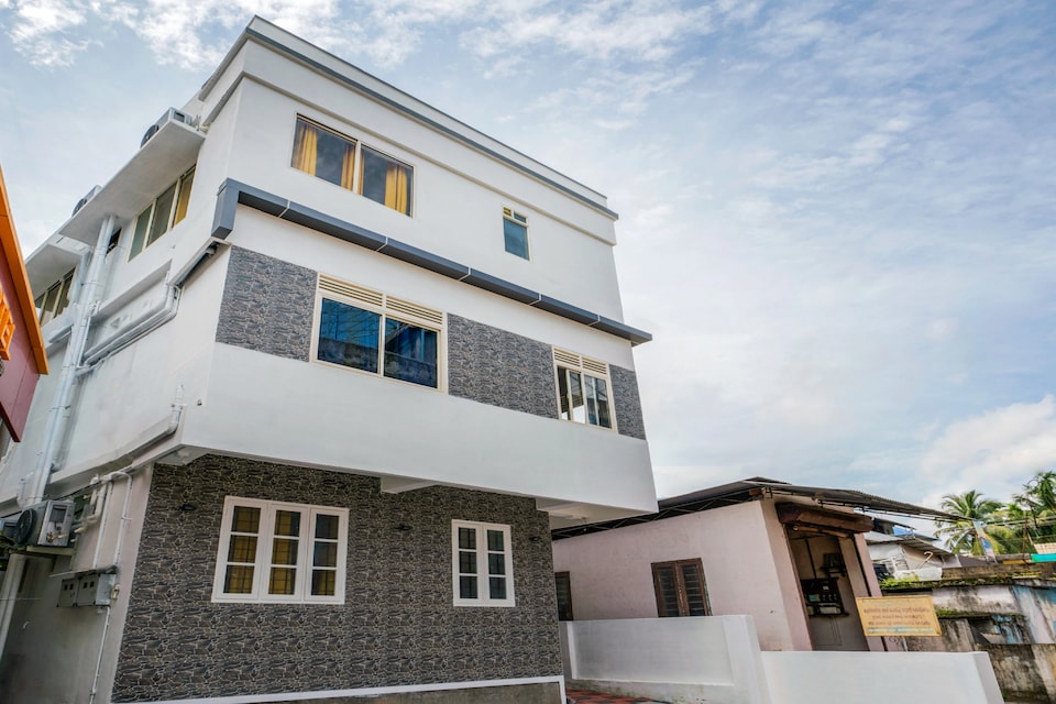 OYO 78035 Elegant 3bhk Toll Apartments, Edapally Kochi, Kochi