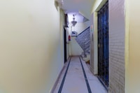 Hotel O Home Cozy Studio Collage Square Hotel Maya International Near St. Thomas's Church