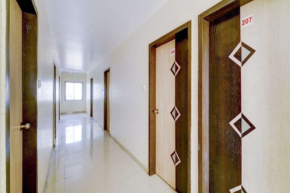 SPOT ON New Honey Lodging Near Laxminarayan Theatre, Katraj Khed Shivapur Pune, Pune