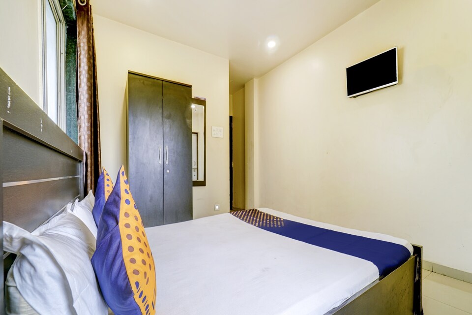SPOT ON New Honey Lodging Near Laxminarayan Theatre, Katraj Khed Shivapur Pune, Pune