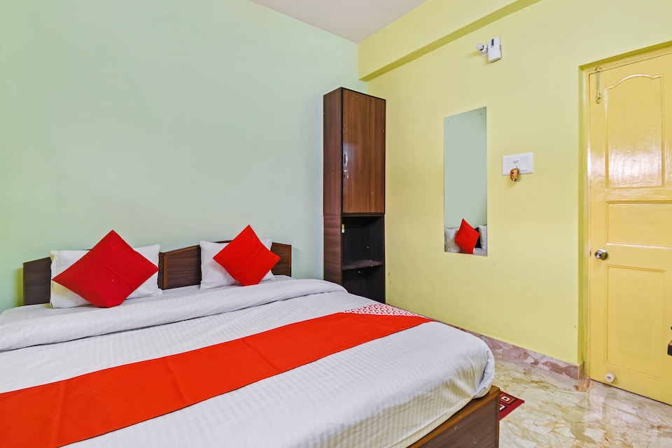 OYO Saga Inn Guest House Near City Centre Salt Lake, Salt Lake Kolkata, Kolkata