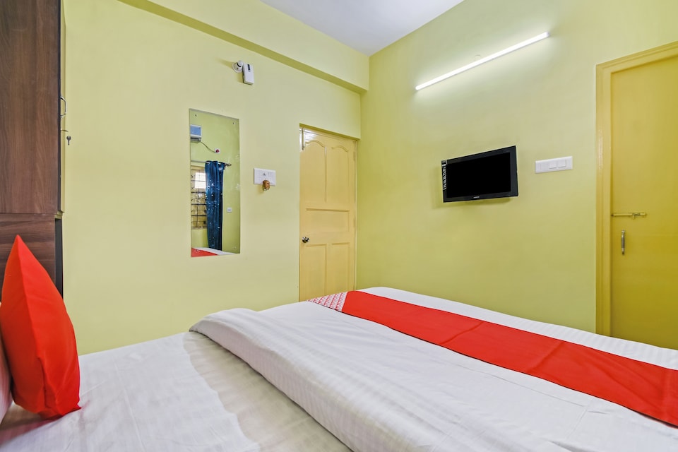 OYO Saga Inn Guest House Near City Centre Salt Lake, Salt Lake Kolkata, Kolkata
