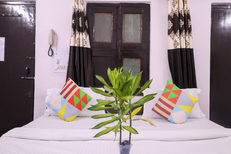 OYO 78111 Royal residency Uttam nagar, Rajouri Garden Delhi, Delhi