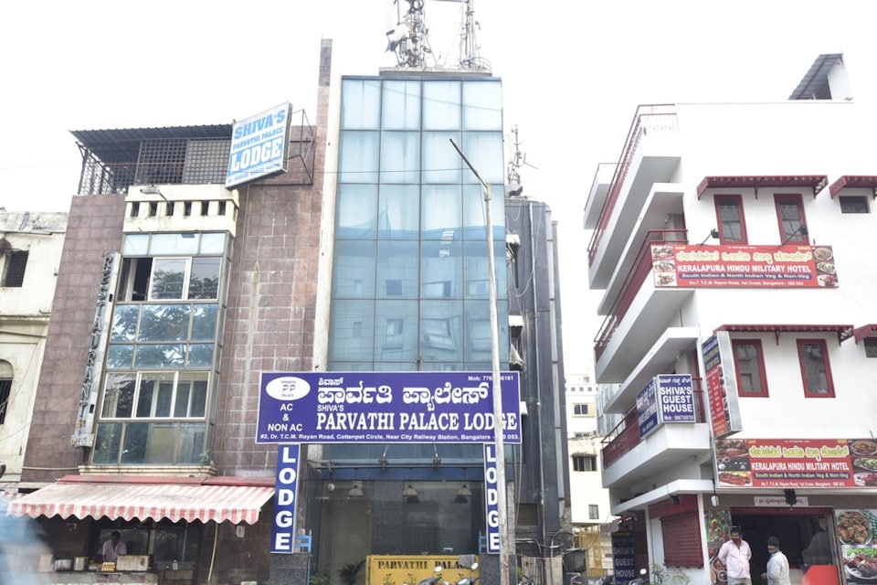 SPOT ON 78132 Parvathi Palace Lodging, Majestic Bangalore, Bangalore