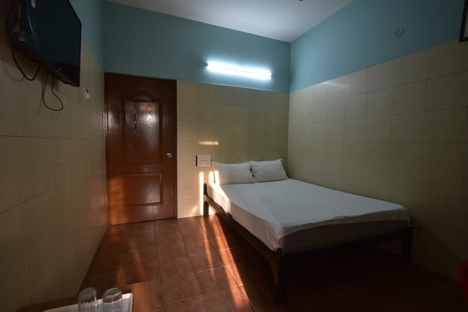 SPOT ON 78132 Parvathi Palace Lodging, Majestic Bangalore, Bangalore