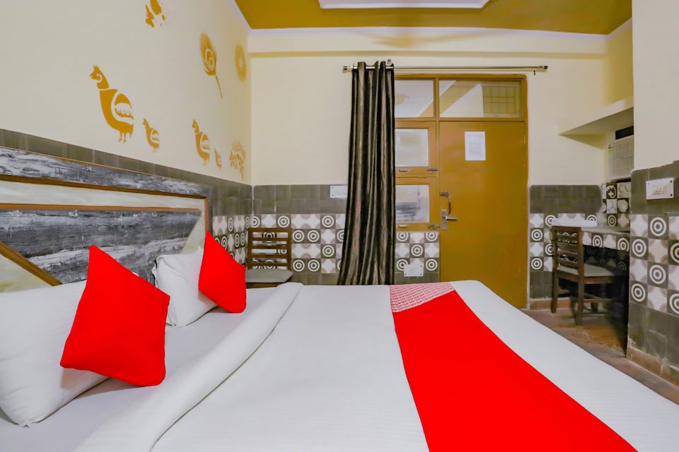 OYO Flagship 78135 Royal Inn, Noida City, Noida