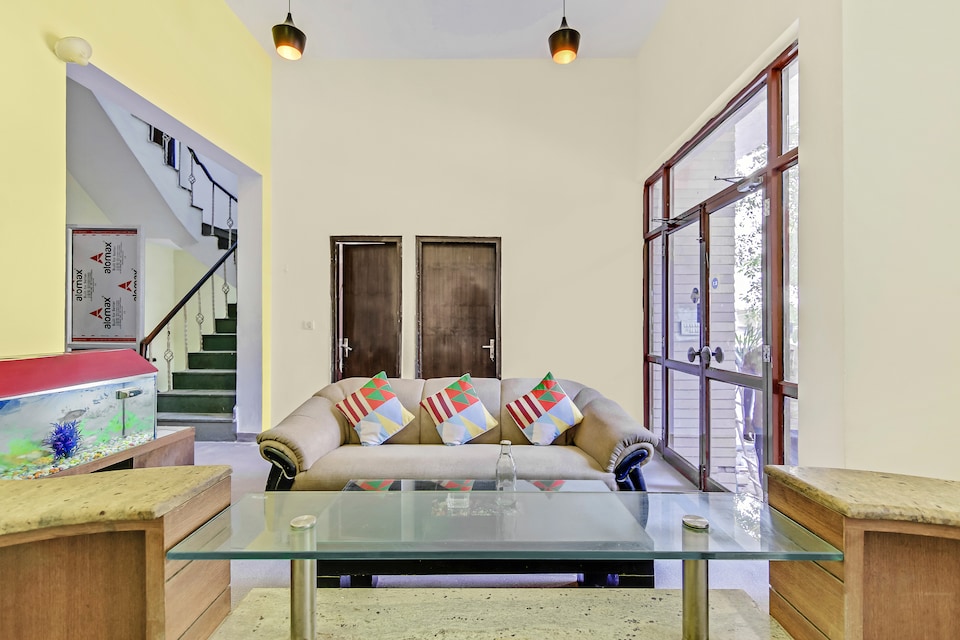 OYO 78143 Hotel Royal Ragecy, Kalkaji Delhi, Delhi