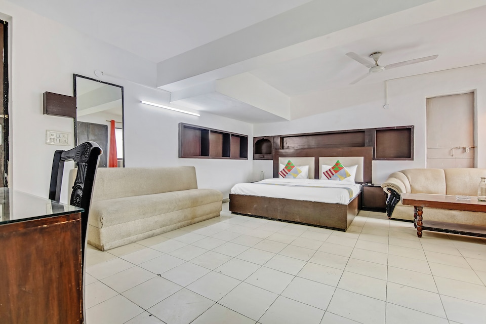 OYO 78143 Hotel Royal Ragecy, Kalkaji Delhi, Delhi