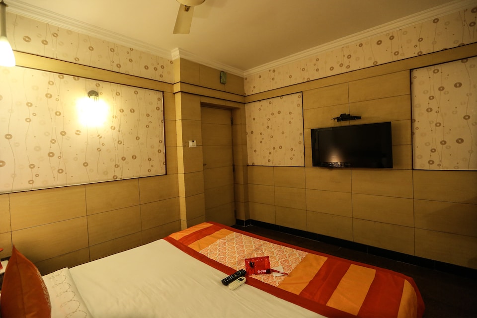 OYO Rooms 043 Vadapalani SIMS Hospital, Arcot Road, Chennai