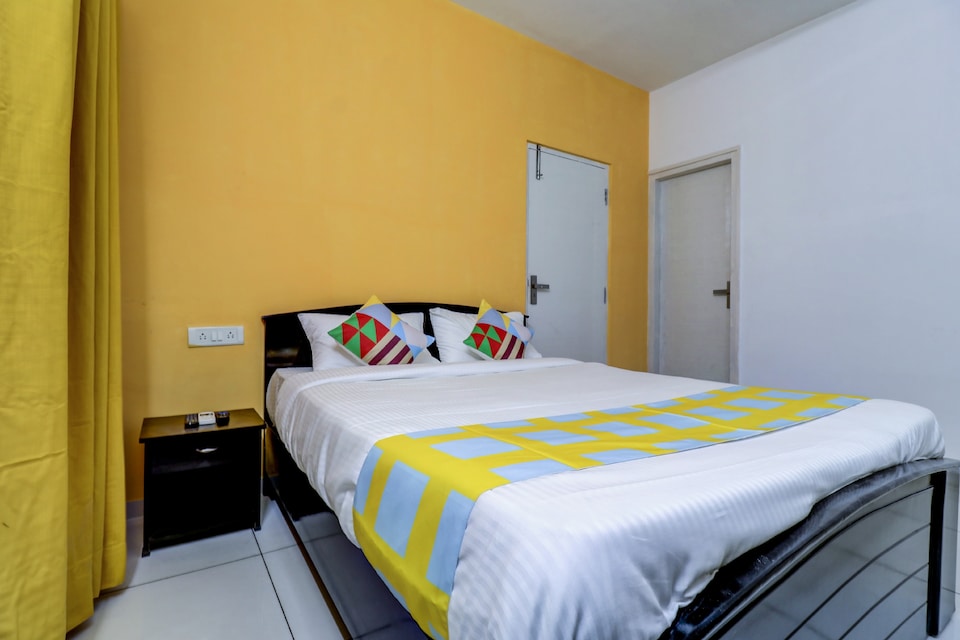 OYO Flagship 78210 LUXURIOUS STAY, BTM Madiwala Bangalore, Bangalore