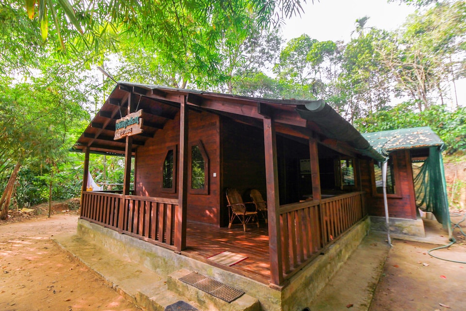 OYO Home 78240 Wood House, Kalpetta, Wayanad