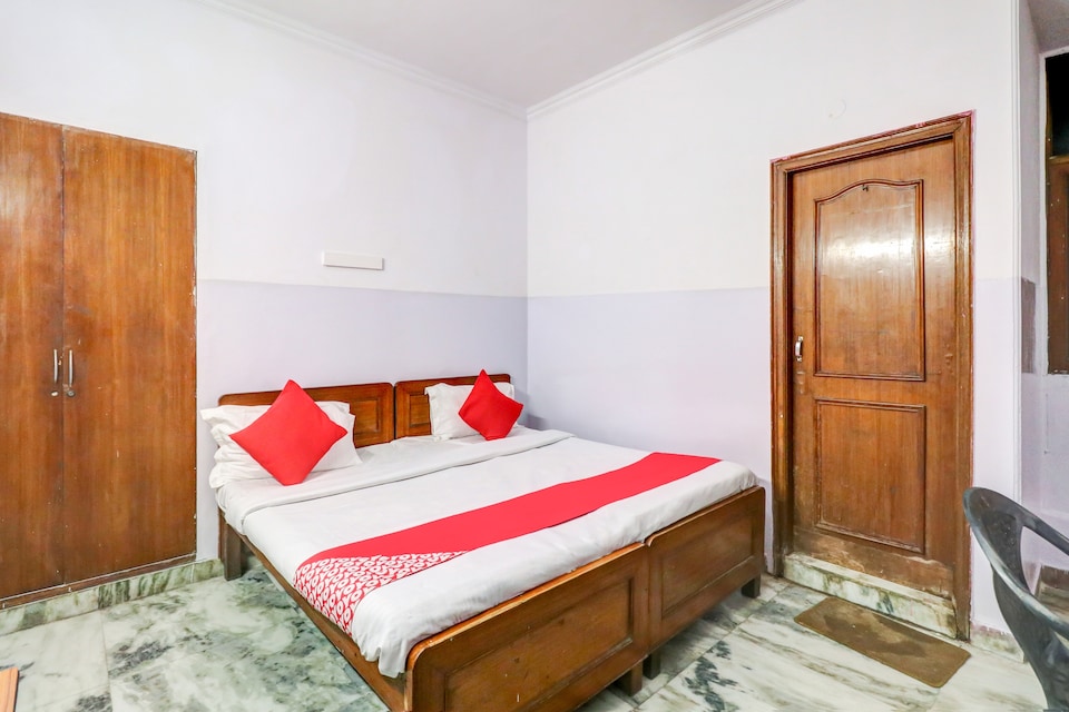 OYO Santi Inn Near Dilli Haat INA, AIIMS Delhi, Delhi
