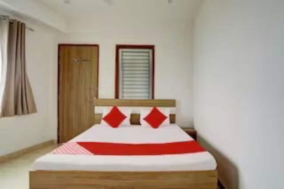 Super Collection O Sangareddy Ragas Grand, Banke Bihari Mandir Vrindavan, Vrindavan