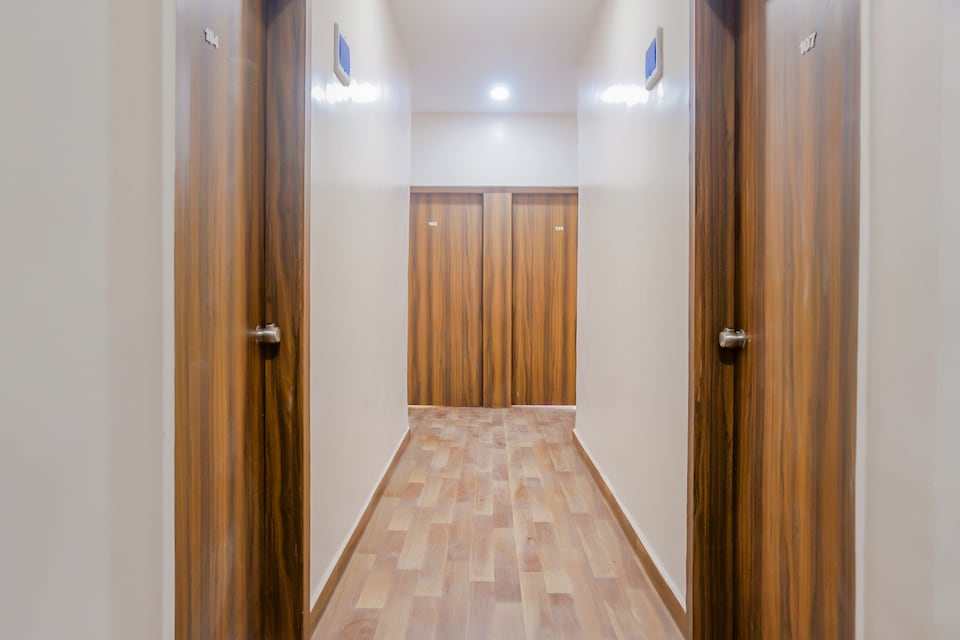 Hotel O Rest Inn, Koregaon Park Pune, पुणे