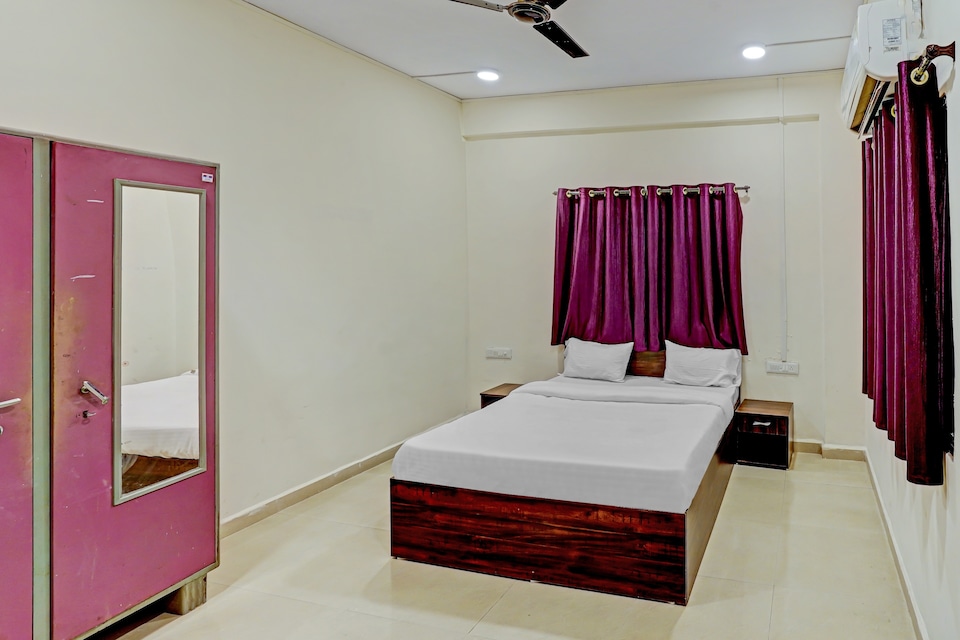 oyo home 78367 Amba executive, Hadapsar Pune, Pune
