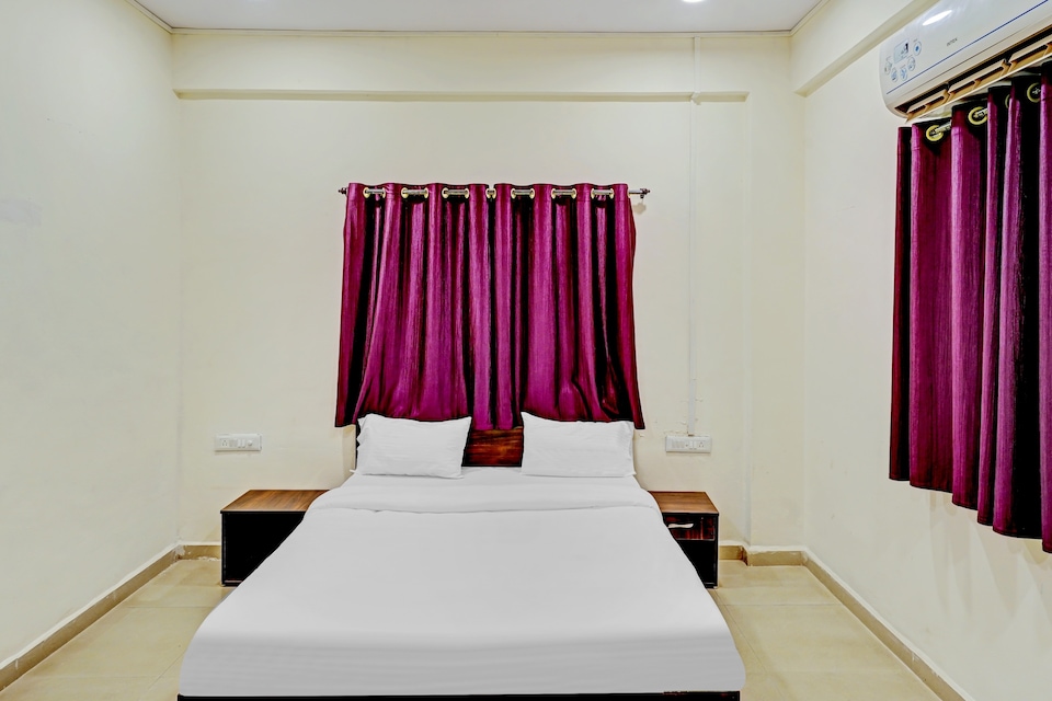 oyo home 78367 Amba executive, Hadapsar Pune, Pune