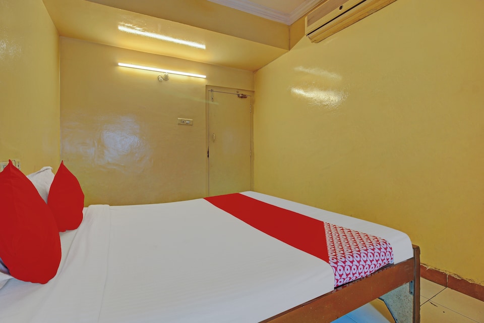 OYO Svr Lodge Near Hyderabad Central, Ameerpet, Hyderabad