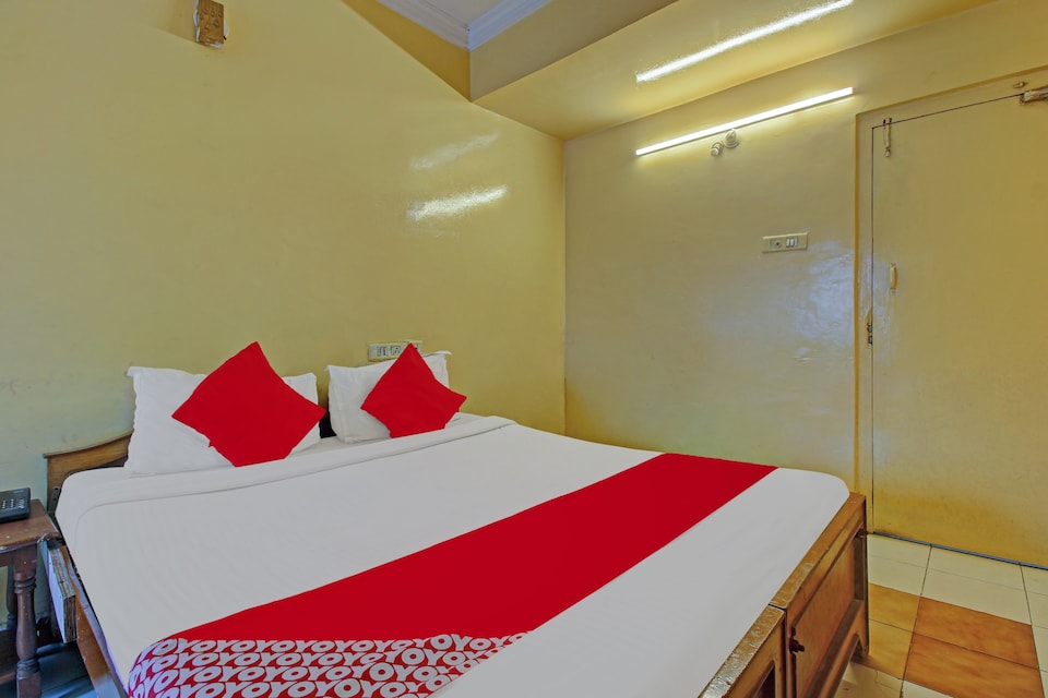 OYO Svr Lodge Near Hyderabad Central, Ameerpet, Hyderabad