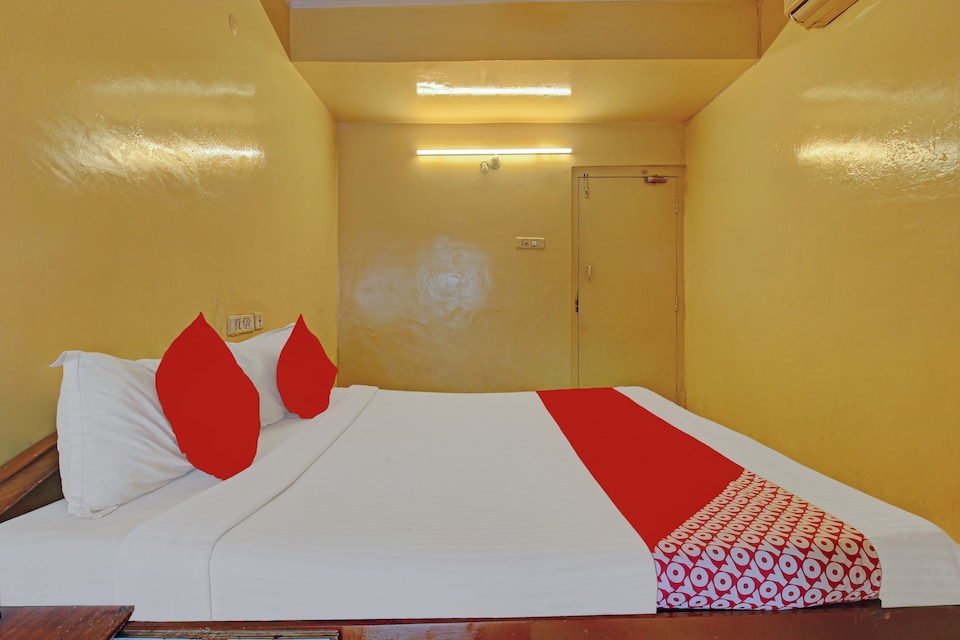 OYO Svr Lodge Near Hyderabad Central, Ameerpet, Hyderabad