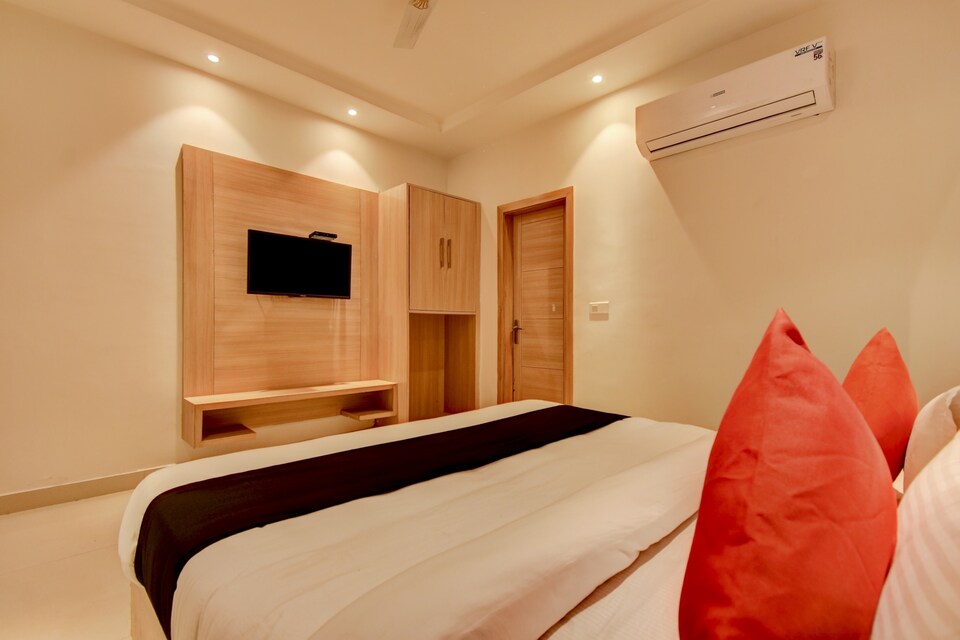 Capital O ASR434 Hotel Golden Feather, Golden Avenue, अमृतसर
