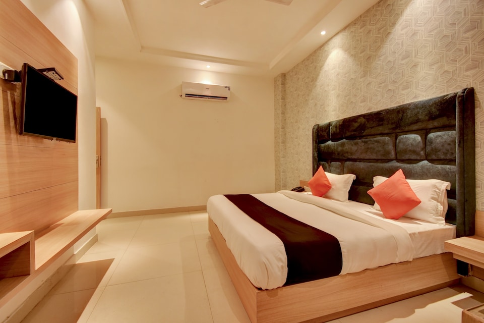 Capital O ASR434 Hotel Golden Feather, Golden Avenue, अमृतसर