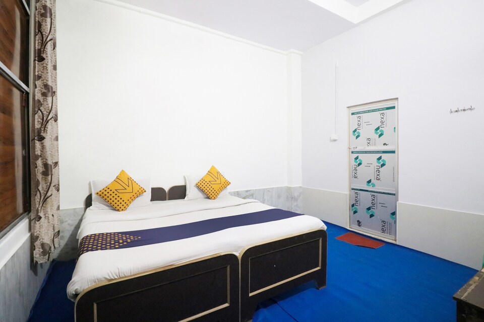 SPOT ON Poorangiri Aashram, Godowlia, Varanasi