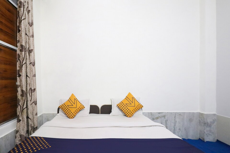 SPOT ON Poorangiri Aashram, Godowlia, Varanasi