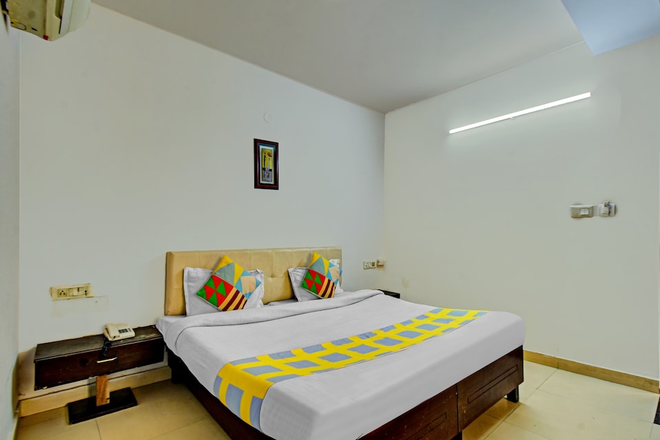 OYO Home 78457 Square 1, Dehradun Railway Station, Dehradun