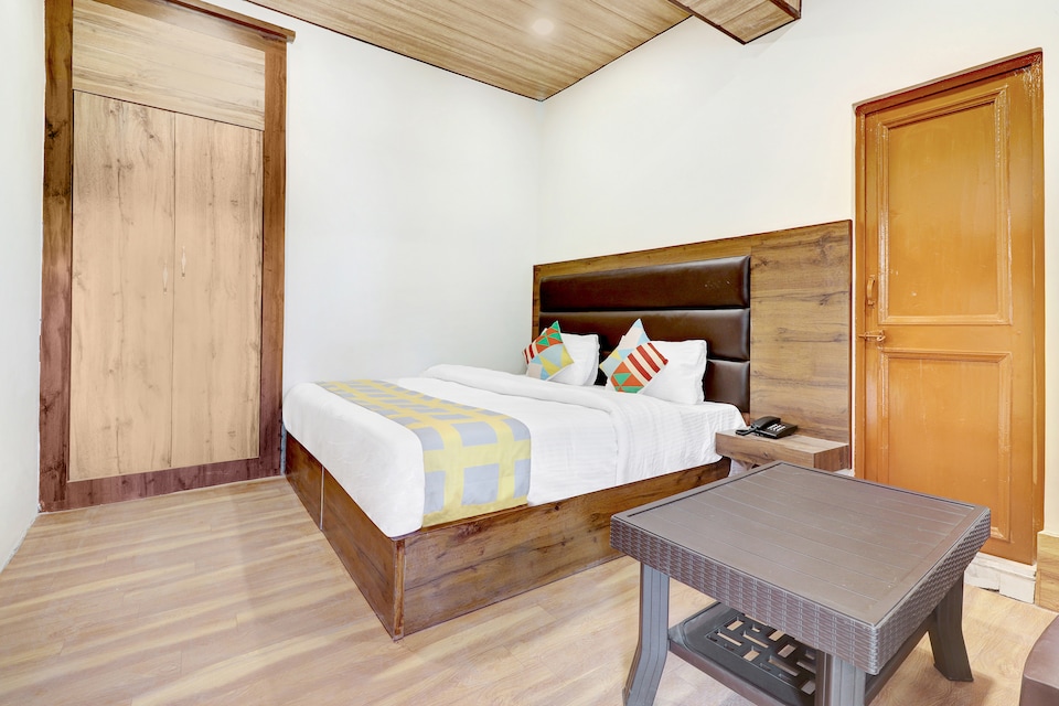 OYO Home 78470 Family Suites Mall Road Nainital, Mall Road Nainital, Nainital