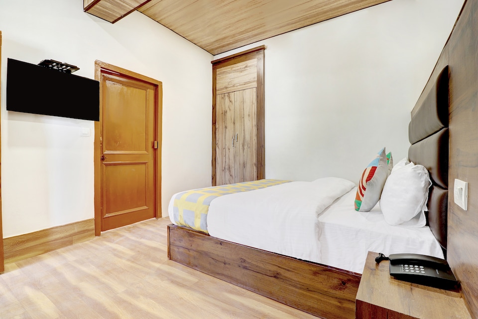 OYO Home 78470 Family Suites Mall Road Nainital, Mall Road Nainital, Nainital