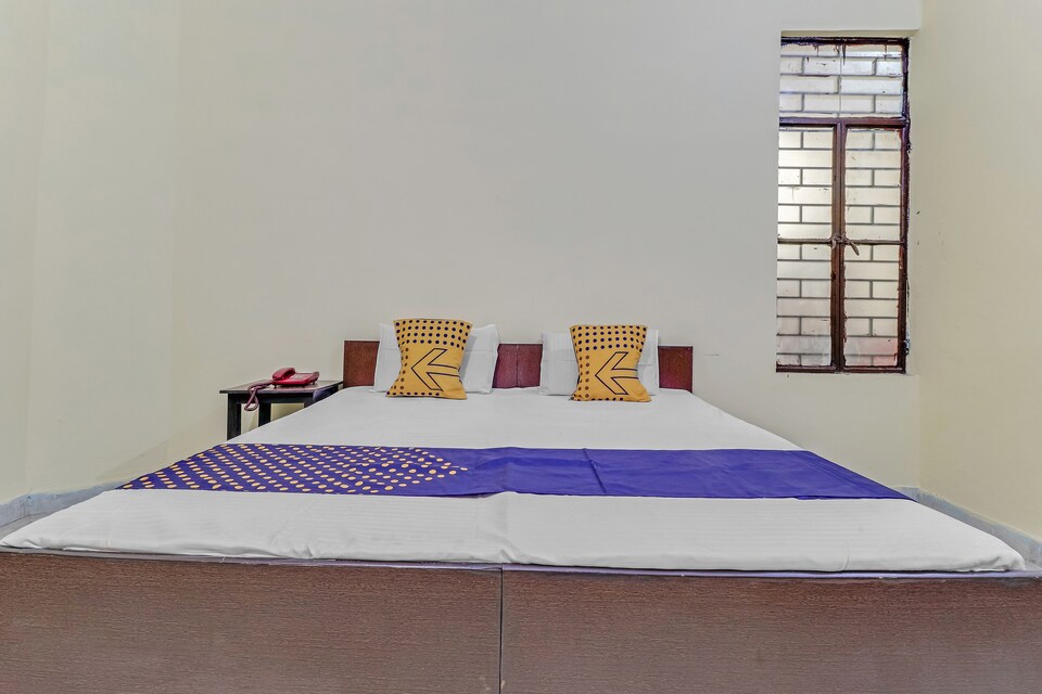 SPOT ON 78499 Jsb Red Moon, Meerut, मेरठ