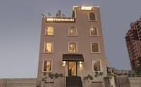 Townhouse Amaraa Hotel Near Phoenix Palassio