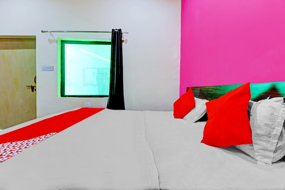 OYO 78521 Kunj Gali Shri Kaka Ji Dham, Iskcon Vrindavan, Vrindavan