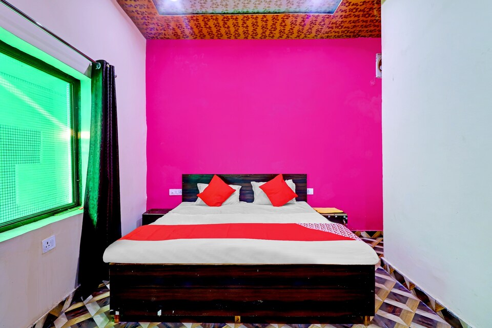 OYO 78521 Kunj Gali Shri Kaka Ji Dham, Iskcon Vrindavan, Vrindavan