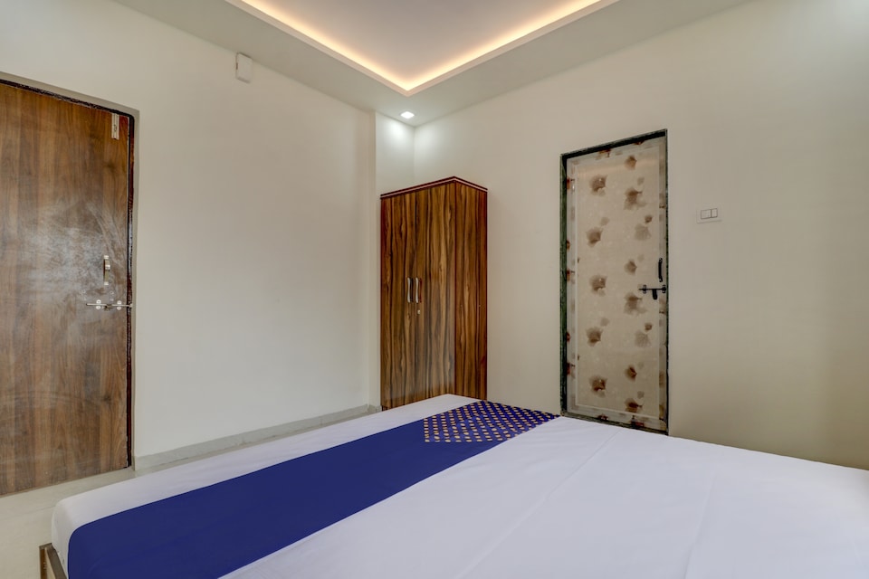 SPOT ON 78530 Hotel Shree Nivas, Akurdi Pune, Pune