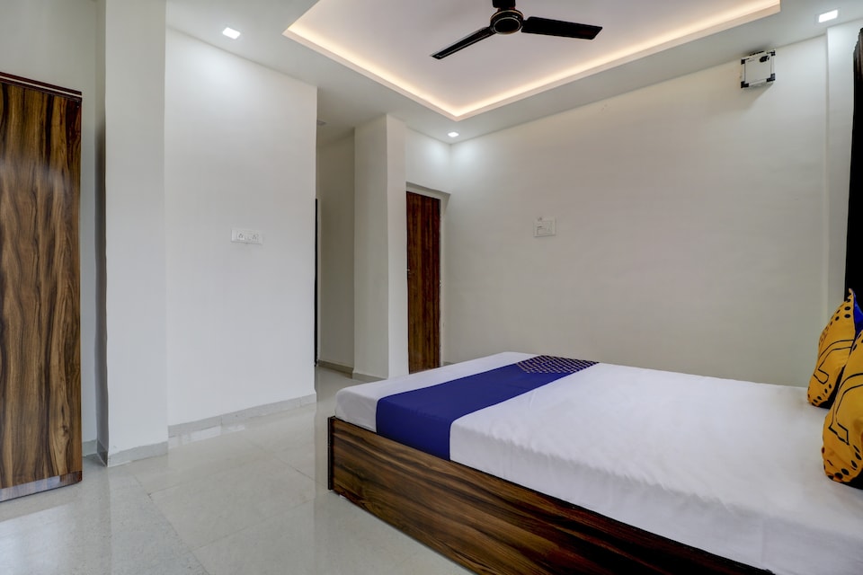 SPOT ON 78530 Hotel Shree Nivas, Akurdi Pune, Pune