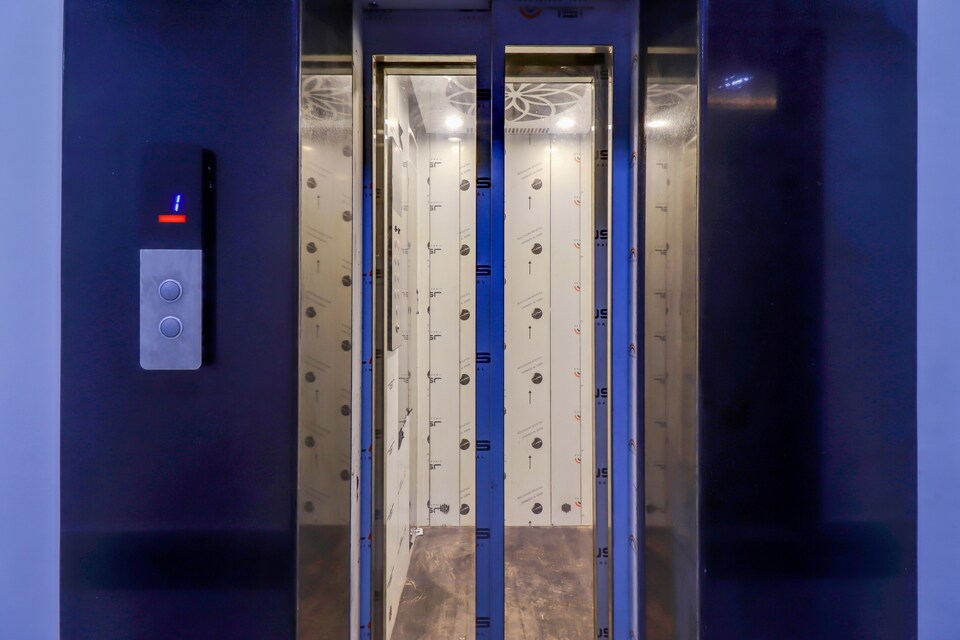 Capital O 78552 Hotel Crown Inn Suite , Gwalior, Gwalior