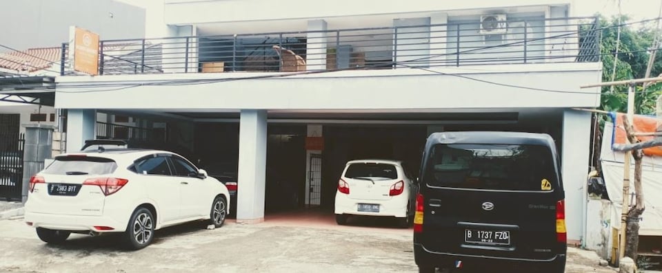 OYO 90251 Makaliwe Residence, Tanjung Duren, Jakarta