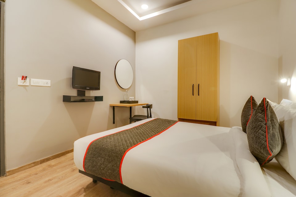 OYO Townhouse 591 Hotel Woodland, Townhouse Nagpur, Book ₹1214 OYO