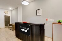 Super Townhouse Nagpur Junction Formerly Hotel Woodland