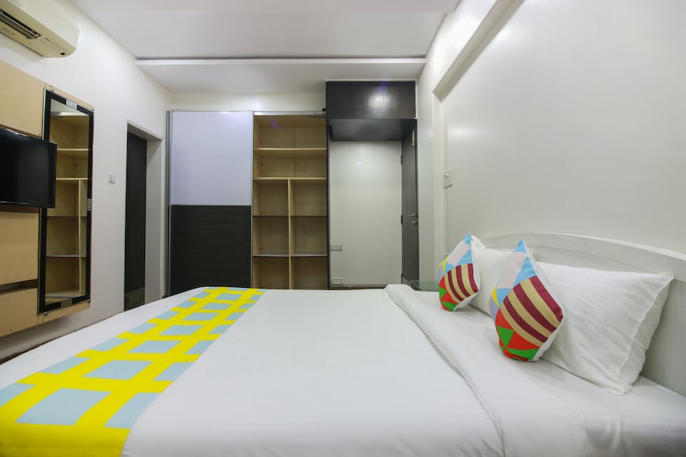 OYO HOME 78646 Exotic Studio 4BHK, Thane, Mumbai Thane-Mulund-Bhandup, Mumbai