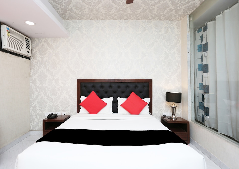 Capital O 32418 Hotel White Castle, Noida Expressway SEZ, Noida