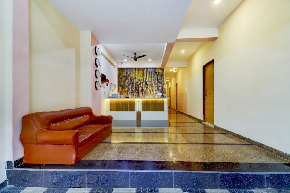 OYO  Divine By Awesome Home stay, Fatehabad Road, Agra