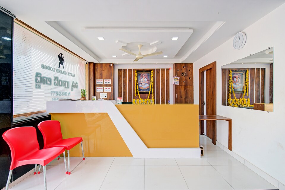 OYO Navya Grand Lodge, Guntur, Guntur