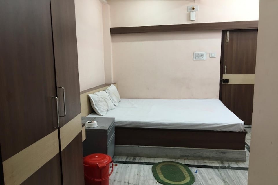 OYO Flagship 78731 Sonar Bangla Hotel, VIP Road Kolkata, Kolkata