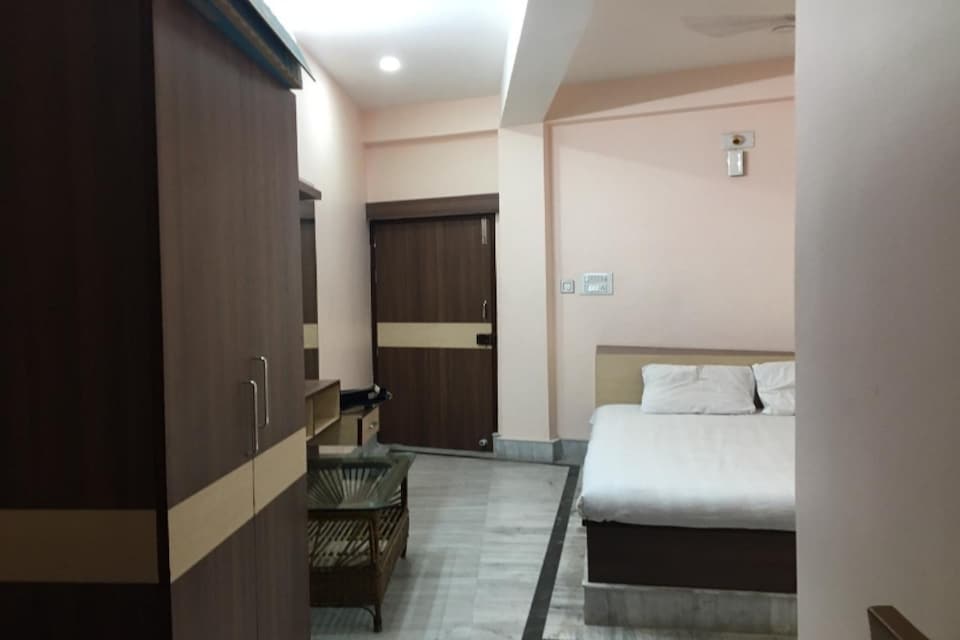 OYO Flagship 78731 Sonar Bangla Hotel, VIP Road Kolkata, Kolkata